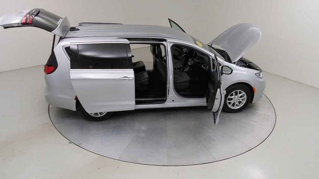 Used 2026 Chrysler Pacifica Select FWD image 46