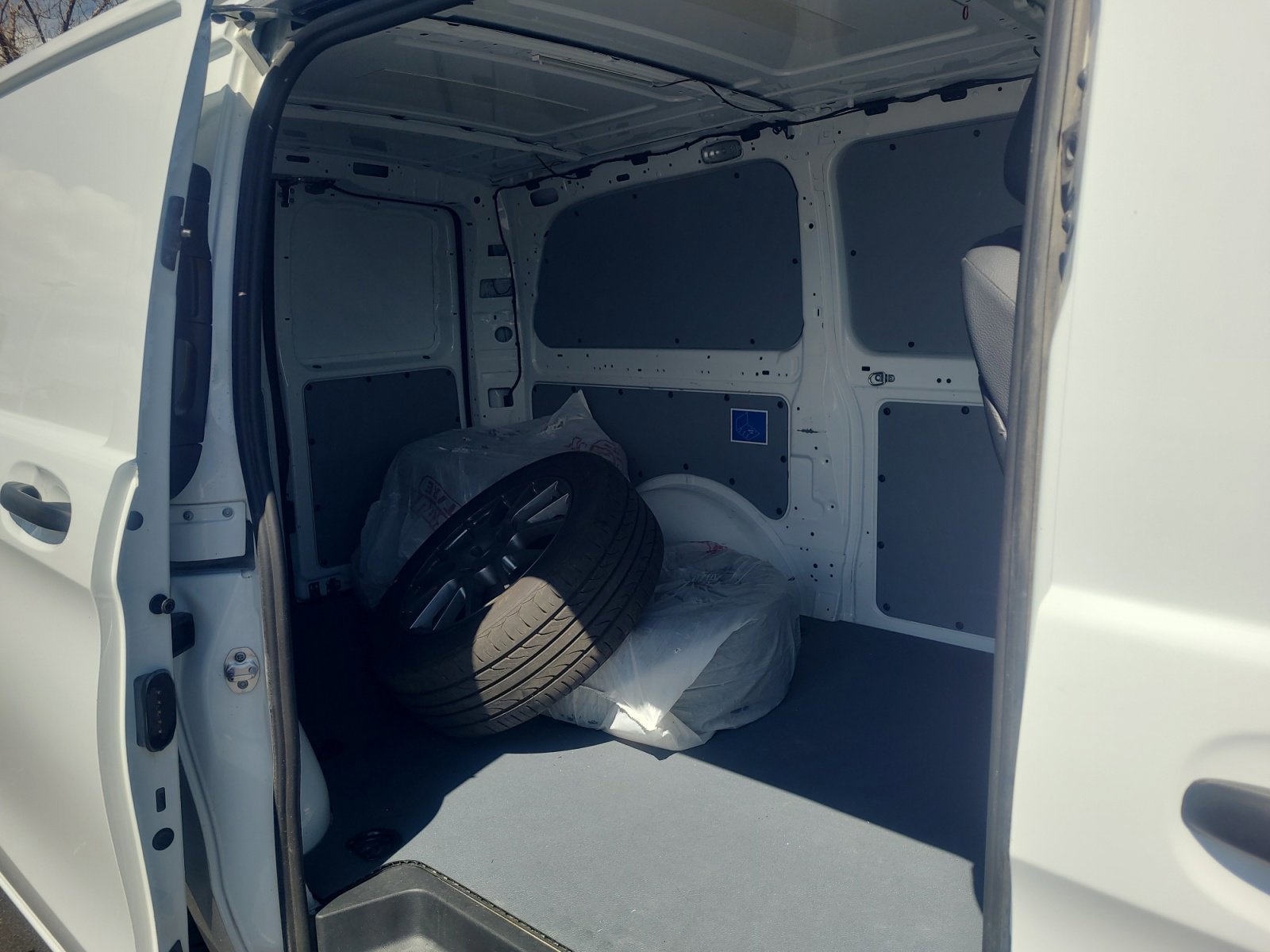 Used 2023 Mercedes-Benz Metris image 19