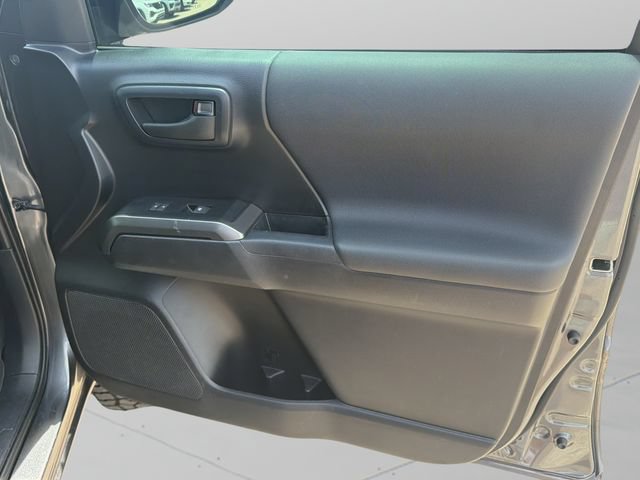Used 2021 Toyota Tacoma TRD Sport w/ Technology Package RWD image 10