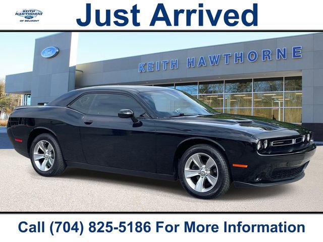 Used 2020 Dodge Challenger SXT RWD image 1