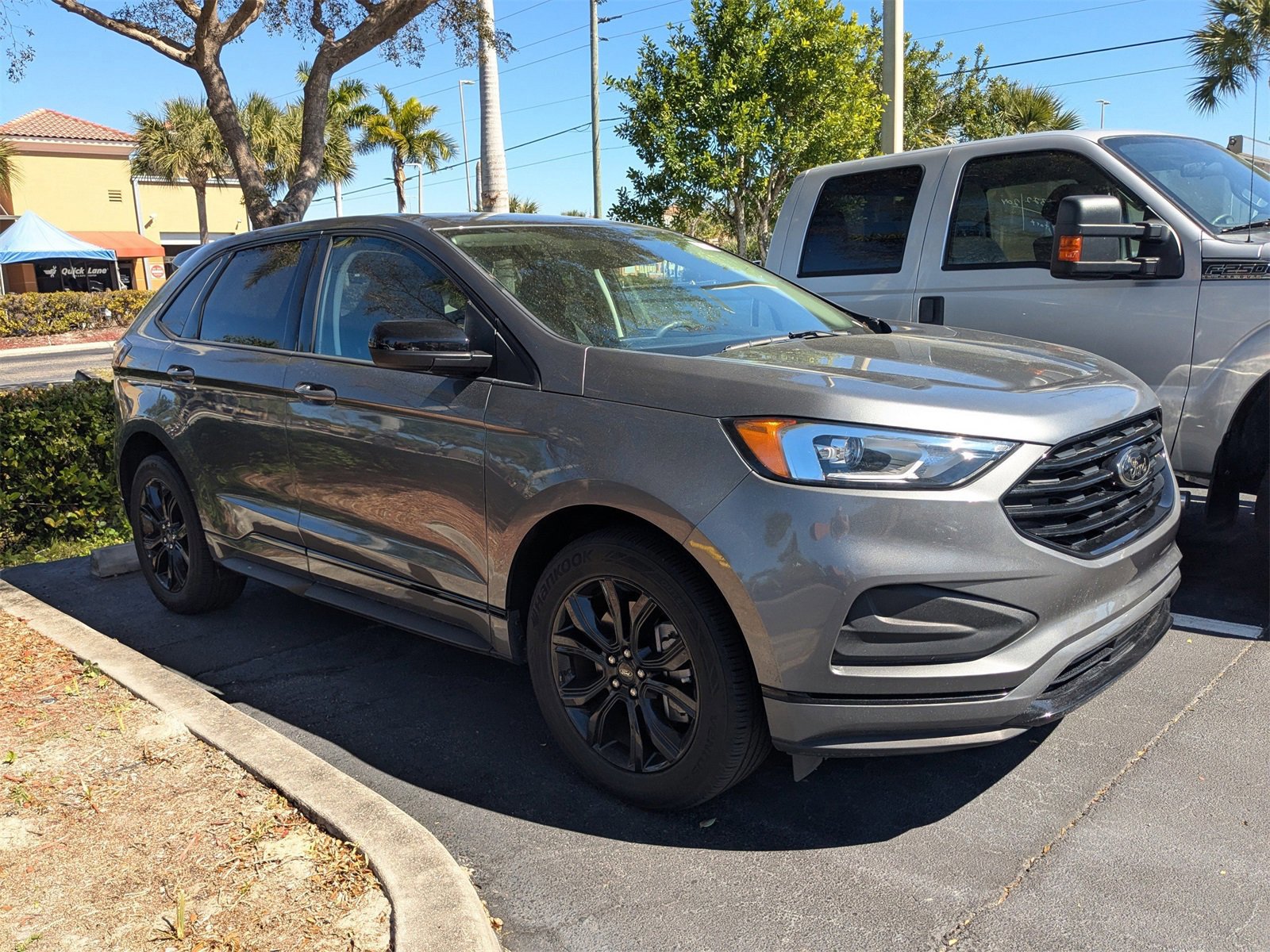 Certified 2022 Ford Edge SE w/ Black Appearance Package image 5