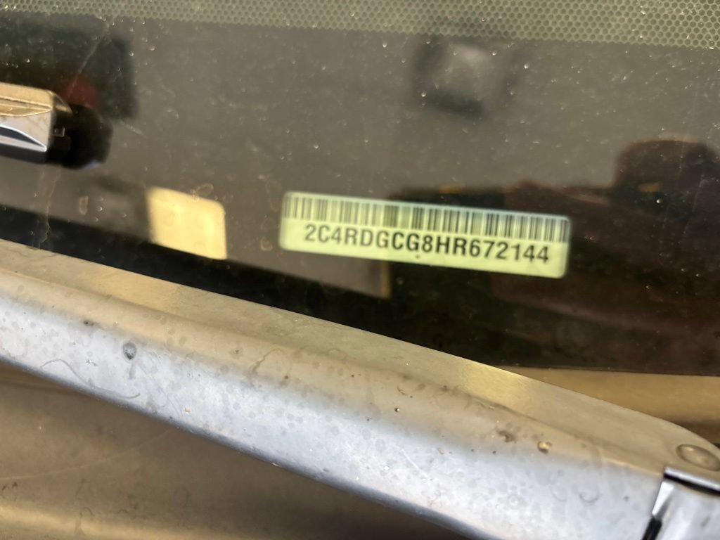 Used 2017 Dodge Grand Caravan SXT FWD image 3