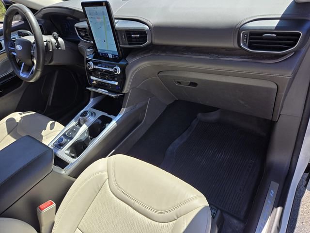 Certified 2021 Ford Explorer Platinum w/ Equipment Group 601A image 18