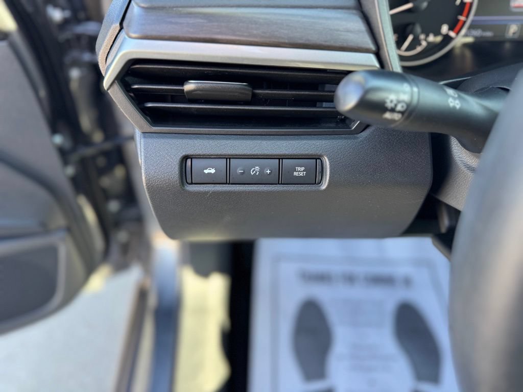 Used 2025 Nissan Altima 2.5 SV AWD/4WD image 14