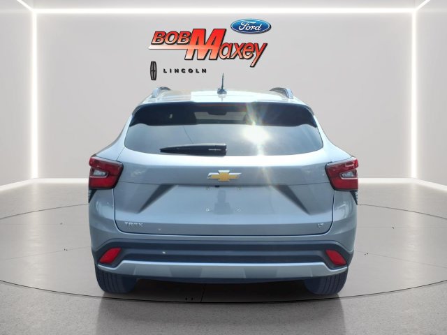 Used 2025 Chevrolet Trax LT FWD image 5