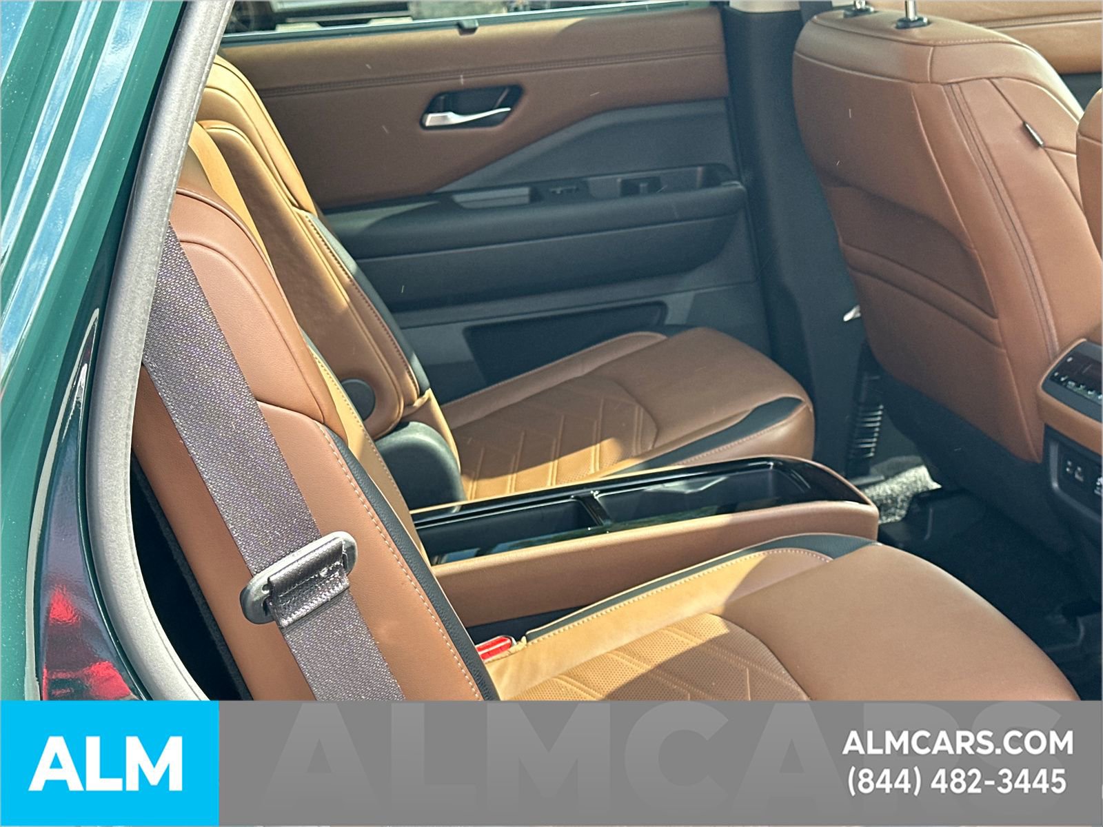 Used 2025 Nissan Pathfinder Platinum FWD image 36