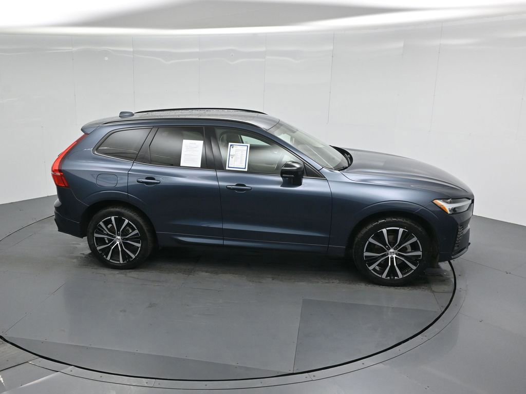 Used 2023 Volvo XC60 B5 Plus image 12