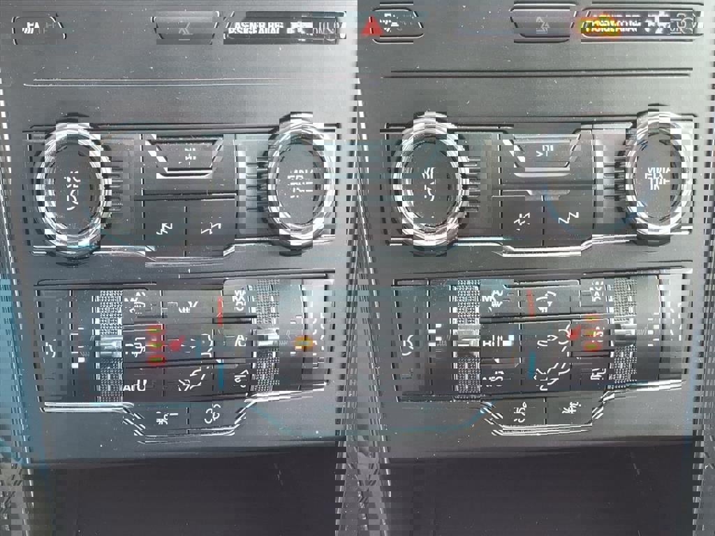 Certified 2019 Ford Explorer XLT w/ Equipment Group 202A image 19