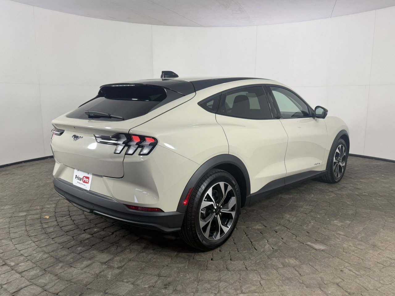 Certified 2025 Ford Mustang Mach-E Select w/ Comfort Package Lite image 9