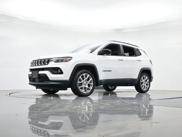 Used 2023 Jeep Compass Latitude AWD/4WD image 35