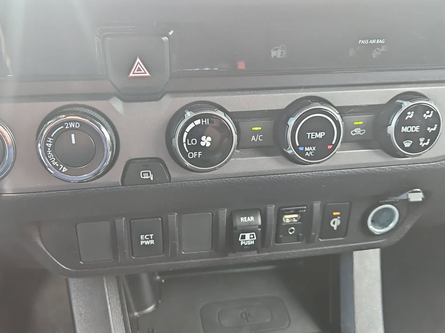 Used 2018 Toyota Tacoma TRD Off-Road AWD/4WD image 17