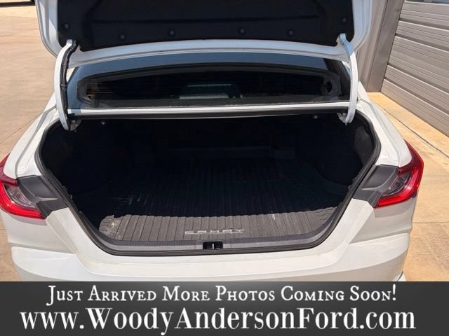 Used 2025 Toyota Camry XSE FWD image 6