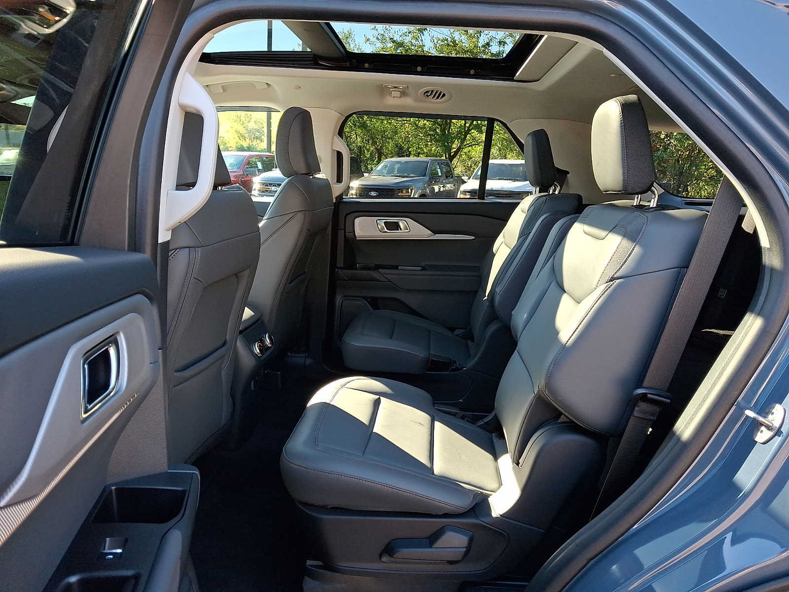 Certified 2025 Ford Explorer Active w/ Active Comfort Package AWD/4WD image 10