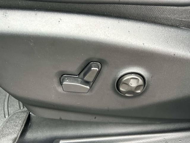 Used 2025 Chrysler Pacifica Select FWD image 25