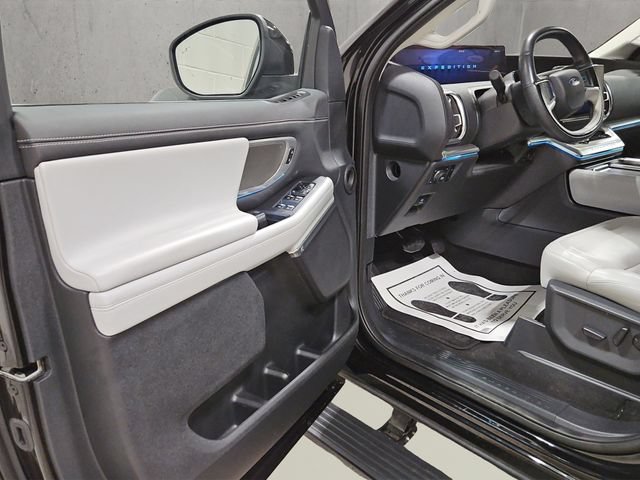 Certified 2025 Ford Expedition Max Platinum AWD/4WD image 11