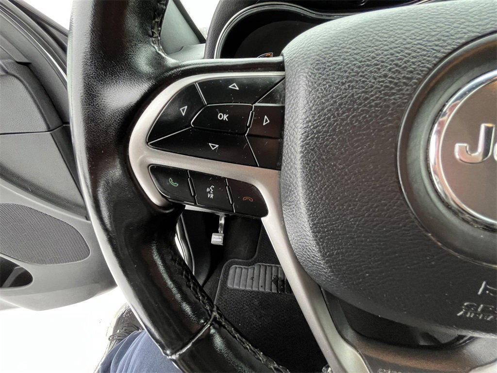 Used 2021 Jeep Grand Cherokee Limited image 17