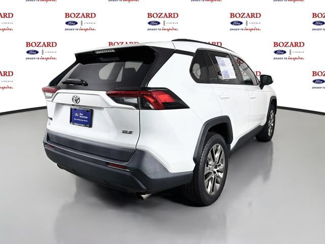 Used 2019 Toyota RAV4 XLE Premium w/ Cold Weather Package FWD image 8