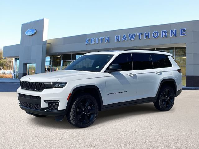 Used 2025 Jeep Grand Cherokee L Limited w/ Black Appearance Package AWD/4WD image 3
