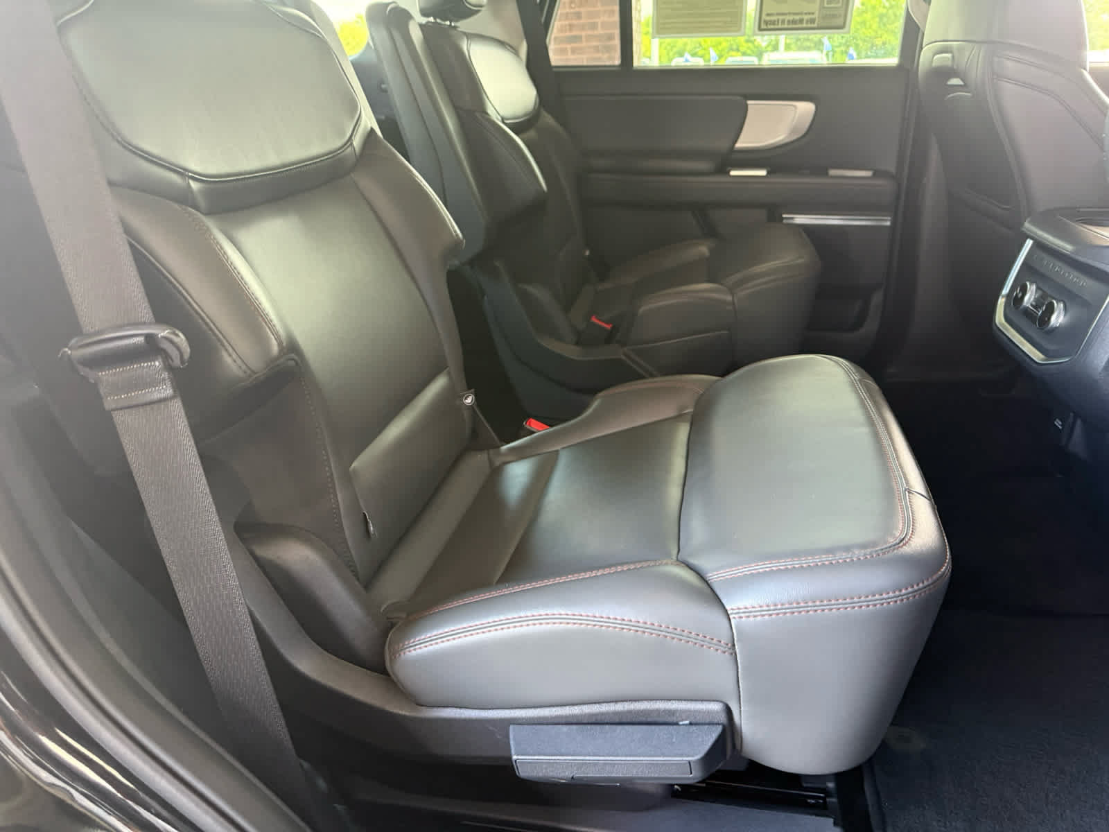 Certified 2025 Ford Expedition Active AWD/4WD image 9
