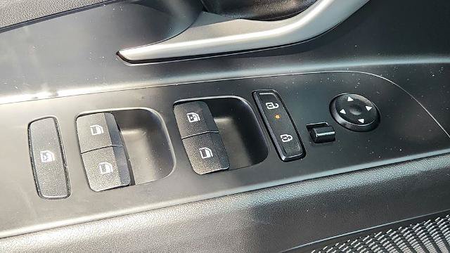 Used 2025 Hyundai Elantra SEL FWD image 24