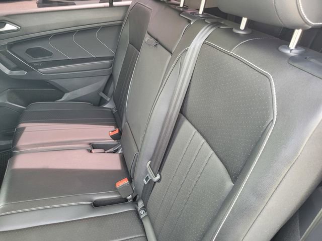 Used 2023 Volkswagen Tiguan SE w/ Panoramic Sunroof Package FWD image 13