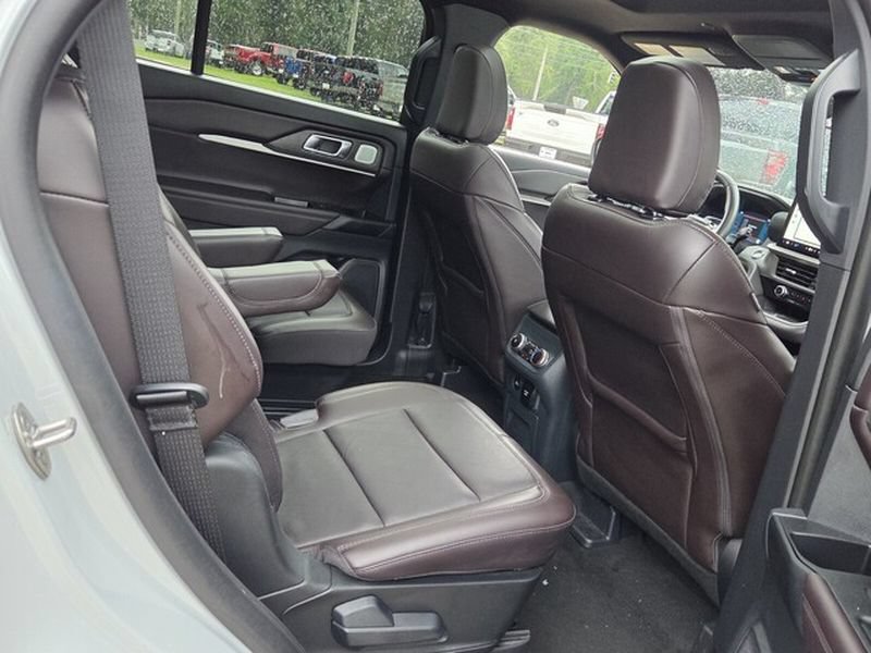 Certified 2025 Ford Explorer Platinum RWD image 15