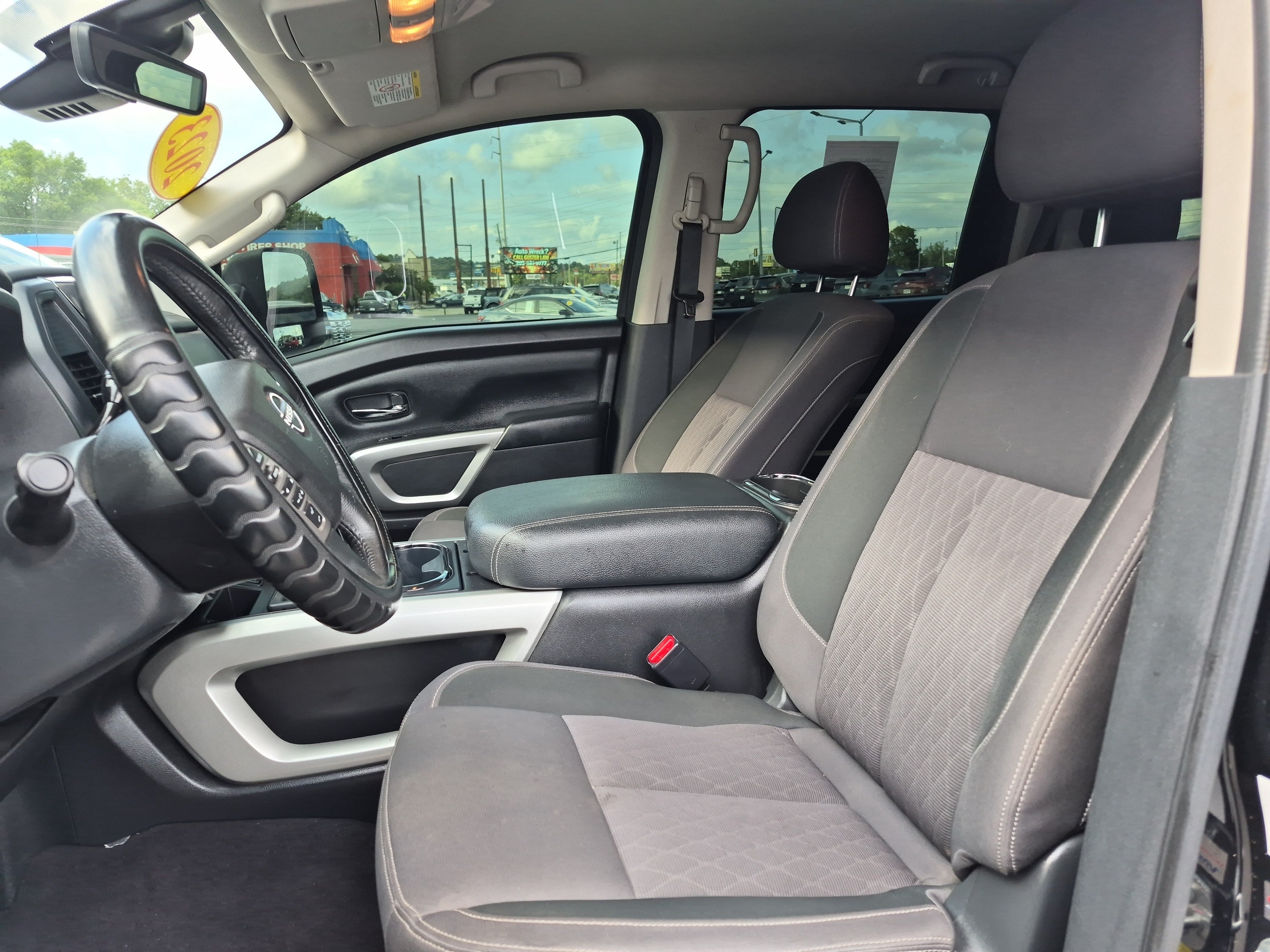 Used 2023 Nissan Titan SV w/ SV Convenience Package AWD/4WD image 14