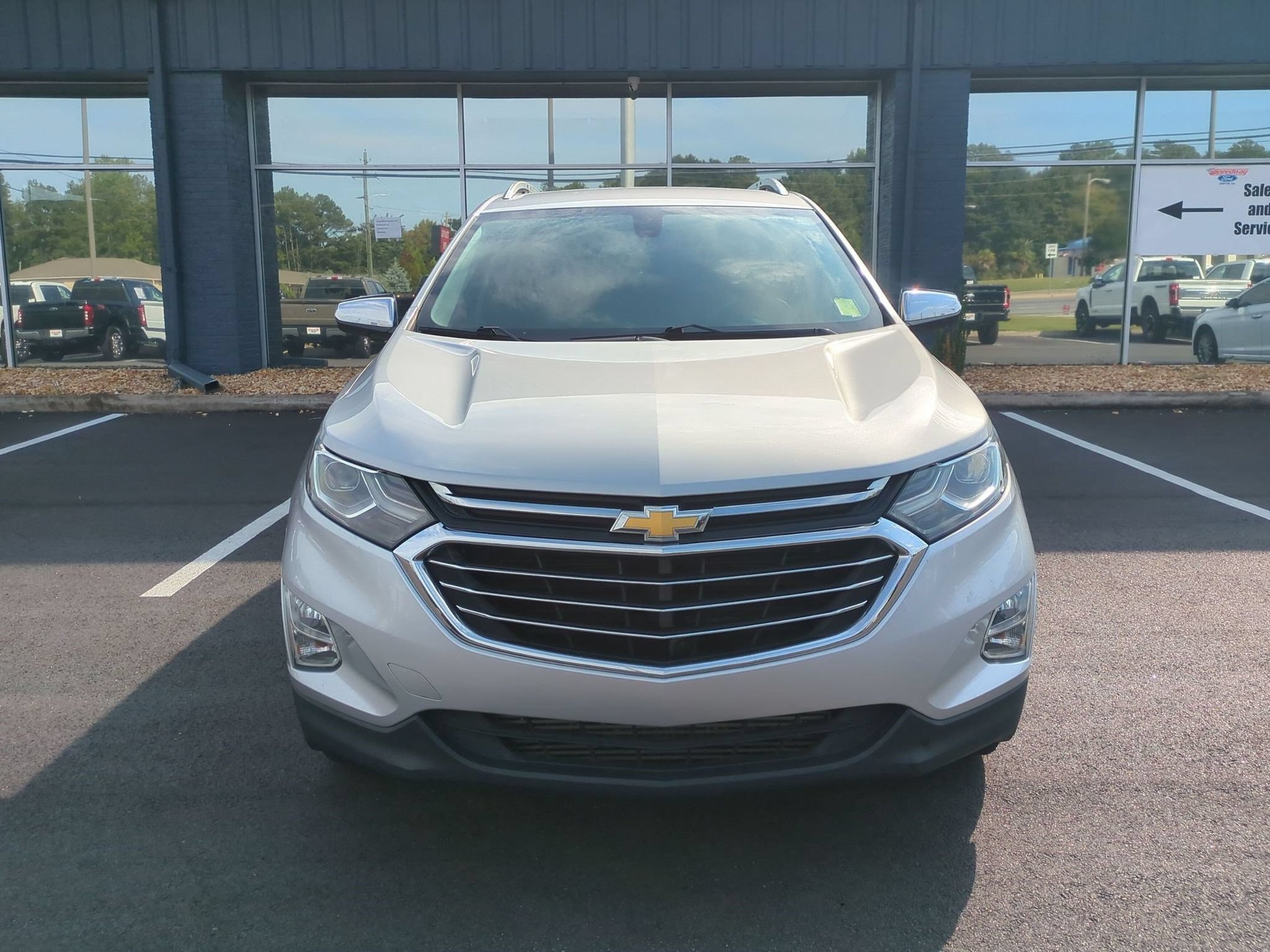 Used 2018 Chevrolet Equinox Premier FWD image 2