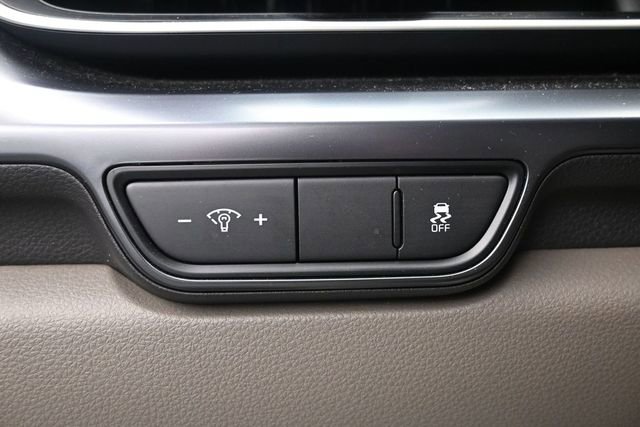 Used 2025 Kia Carnival FWD image 8