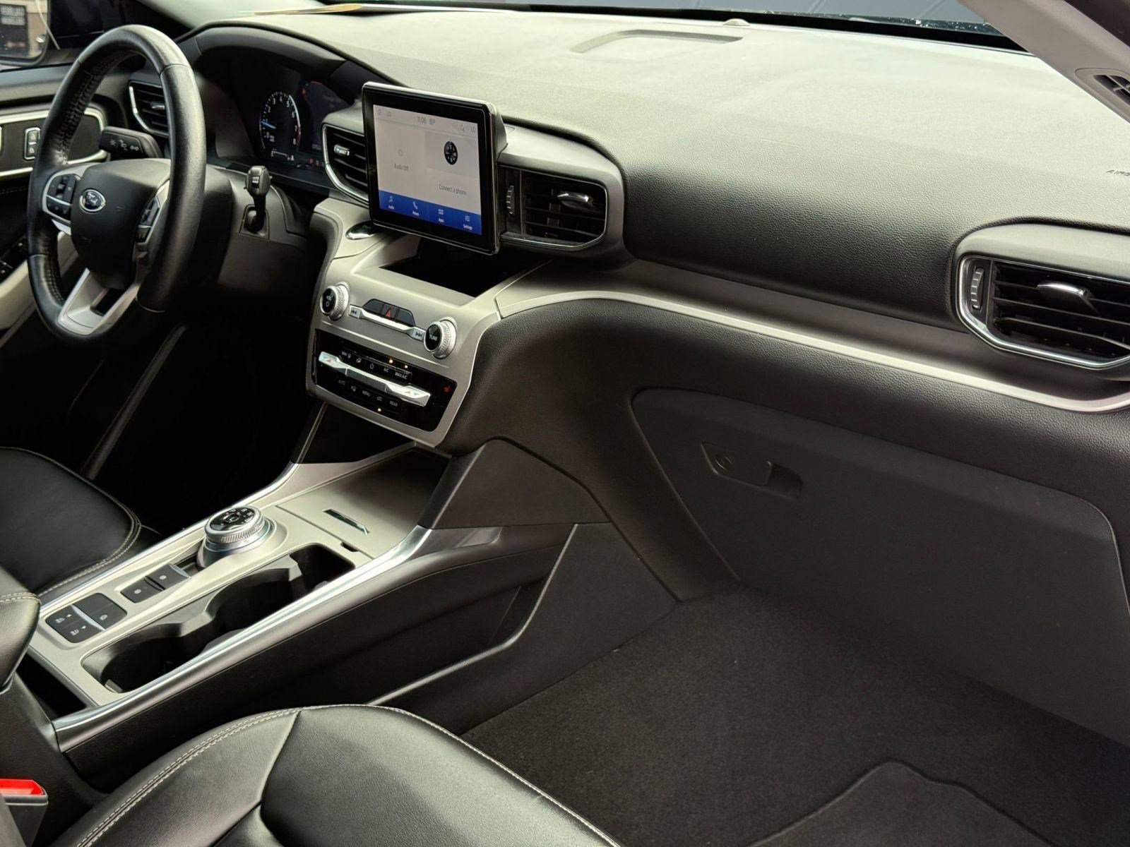 Certified 2022 Ford Explorer XLT w/ Equipment Group 202A image 31