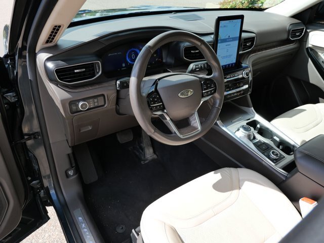 Certified 2022 Ford Explorer Platinum w/ Equipment Group 601A AWD/4WD image 12