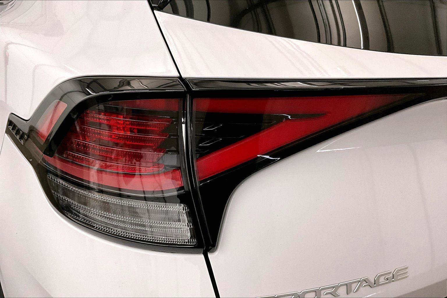 Used 2023 Kia Sportage EX image 28