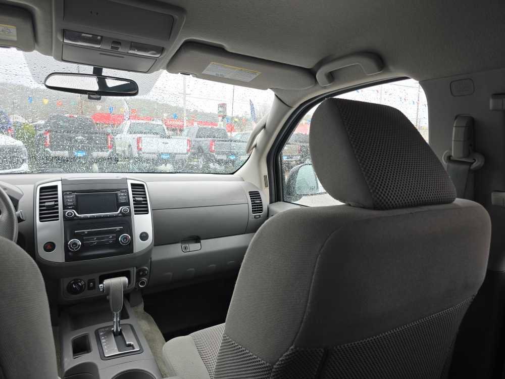 Used 2017 Nissan Frontier SV image 14