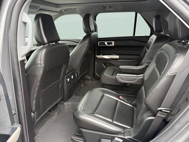 Certified 2022 Ford Explorer XLT w/ Equipment Group 202A AWD/4WD image 5