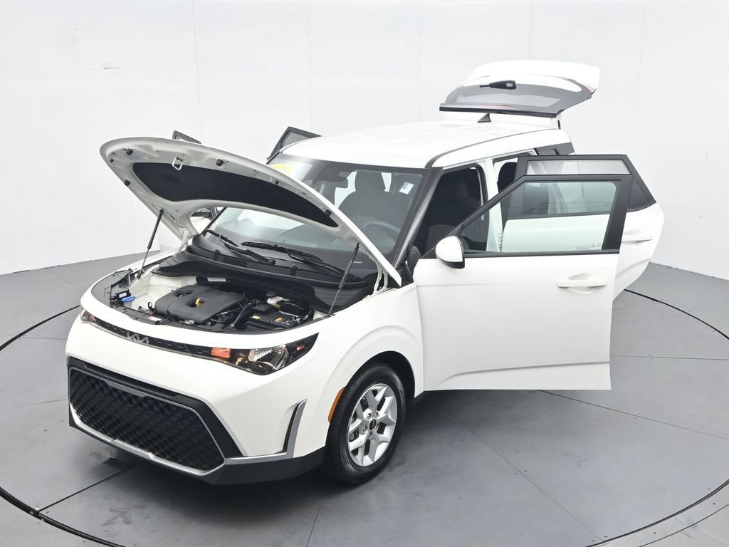 Used 2025 Kia Soul LX w/ LX Technology Package FWD image 40
