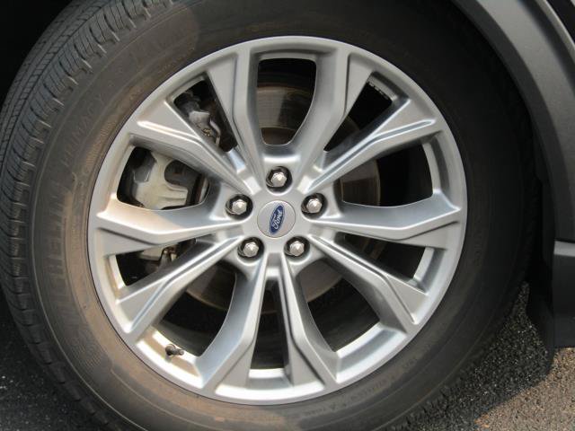 Certified 2023 Ford Explorer XLT w/ Equipment Group 202A AWD/4WD image 7