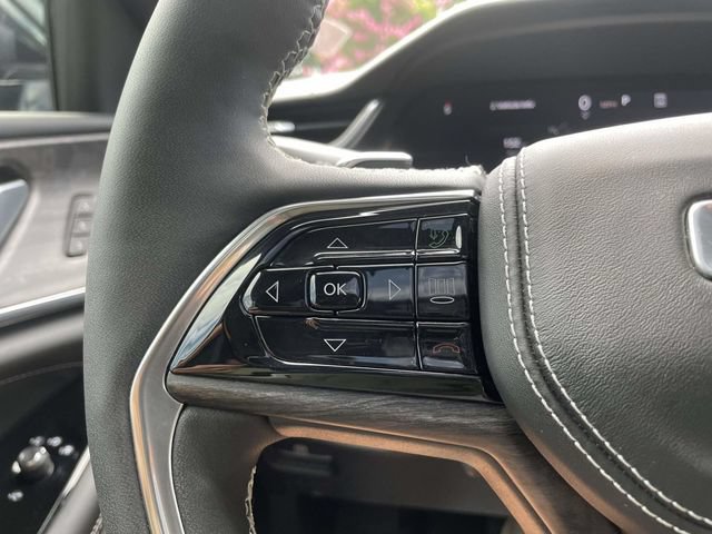 Used 2023 Jeep Grand Cherokee Overland AWD/4WD image 29