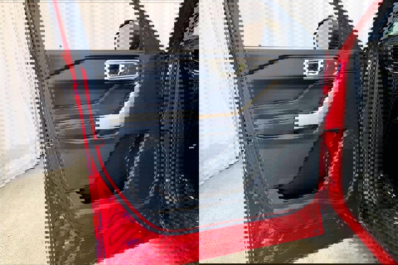 Certified 2022 Ford Explorer XLT w/ Equipment Group 202A image 25