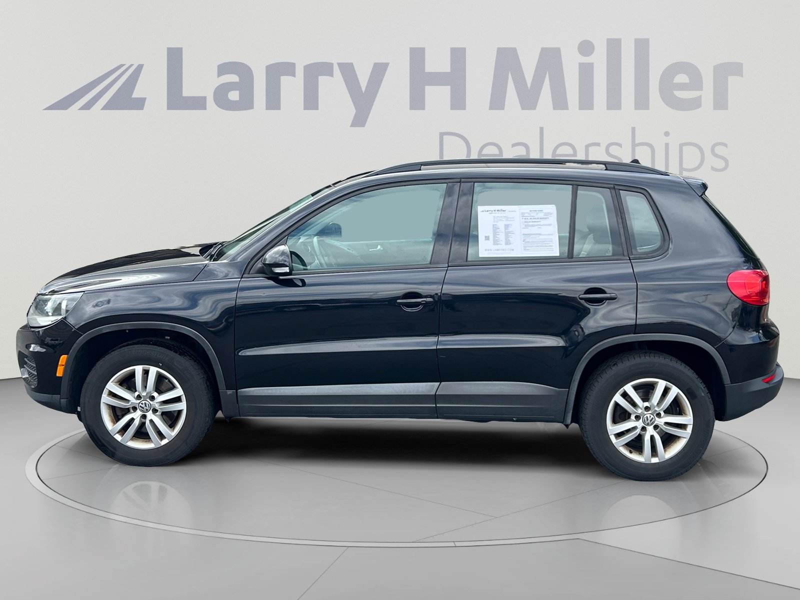Used 2017 Volkswagen Tiguan S AWD/4WD image 2