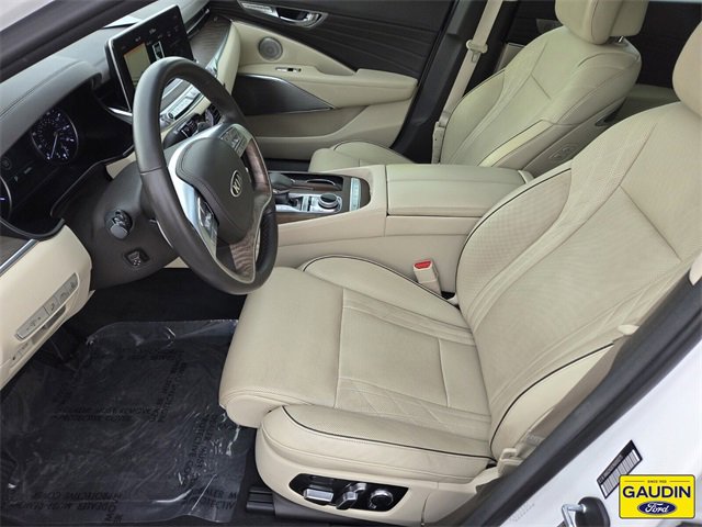 Used 2019 Kia K900 Luxury image 11