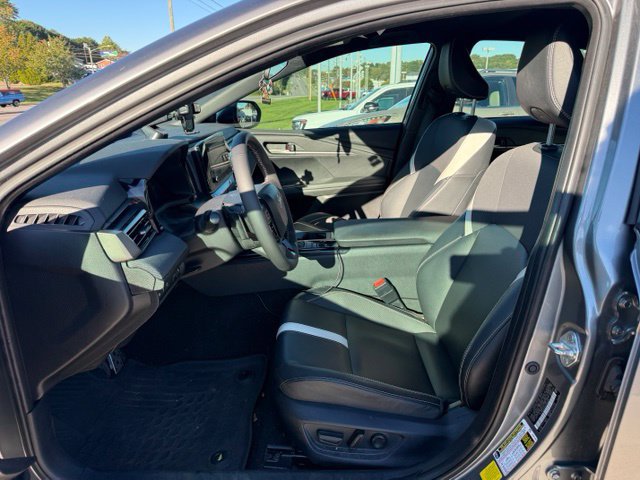 Used 2025 Toyota Camry SE FWD image 14