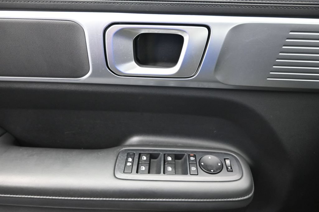 Used 2025 Hyundai Santa Fe SEL FWD image 17