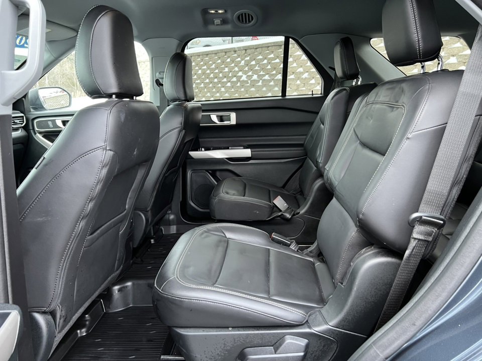 Certified 2023 Ford Explorer XLT w/ Equipment Group 202A image 5