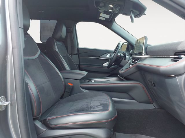 Certified 2025 Ford Explorer ST AWD/4WD image 9