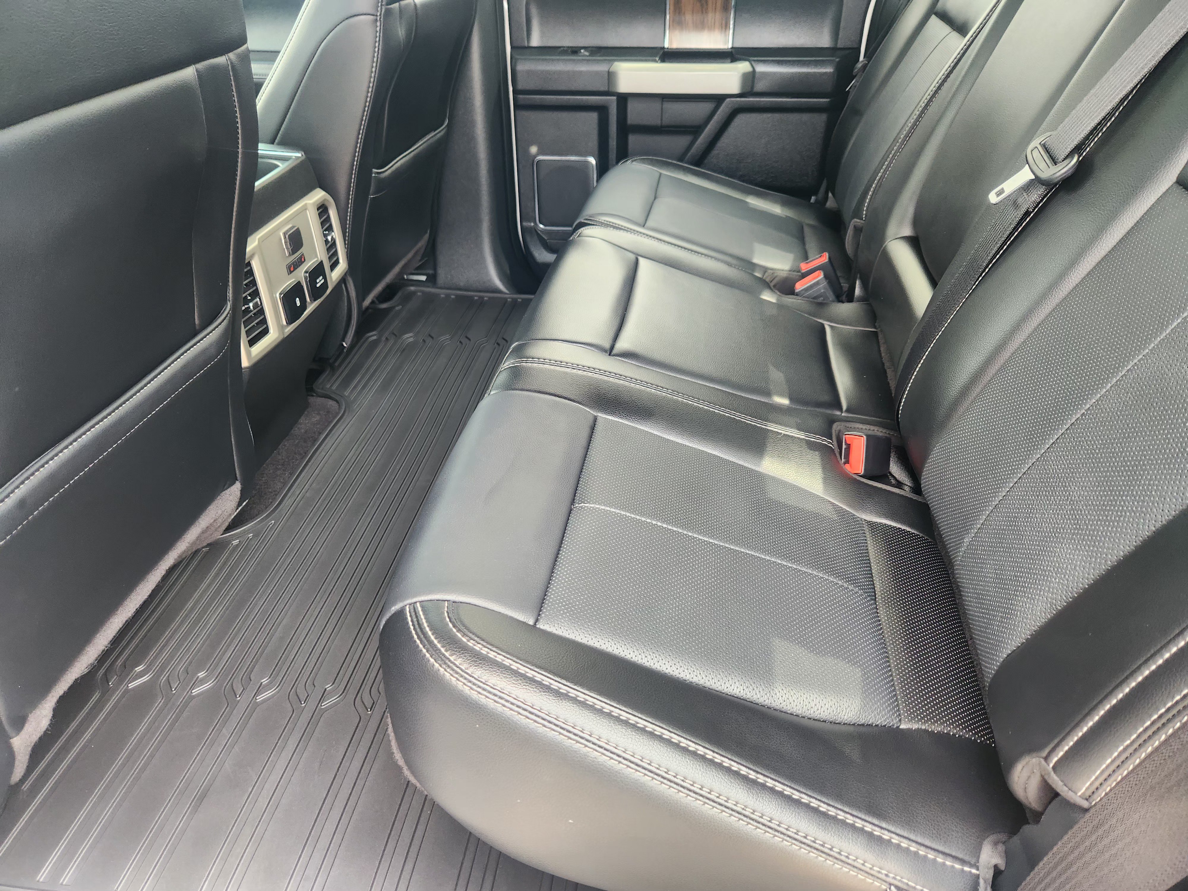 Certified 2019 Ford F150 Lariat w/ Equipment Group 502A Luxury AWD/4WD image 31