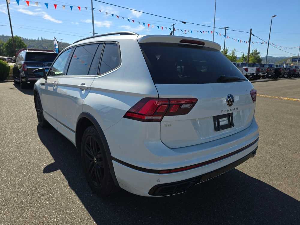 Used 2022 Volkswagen Tiguan SE R-Line FWD image 9