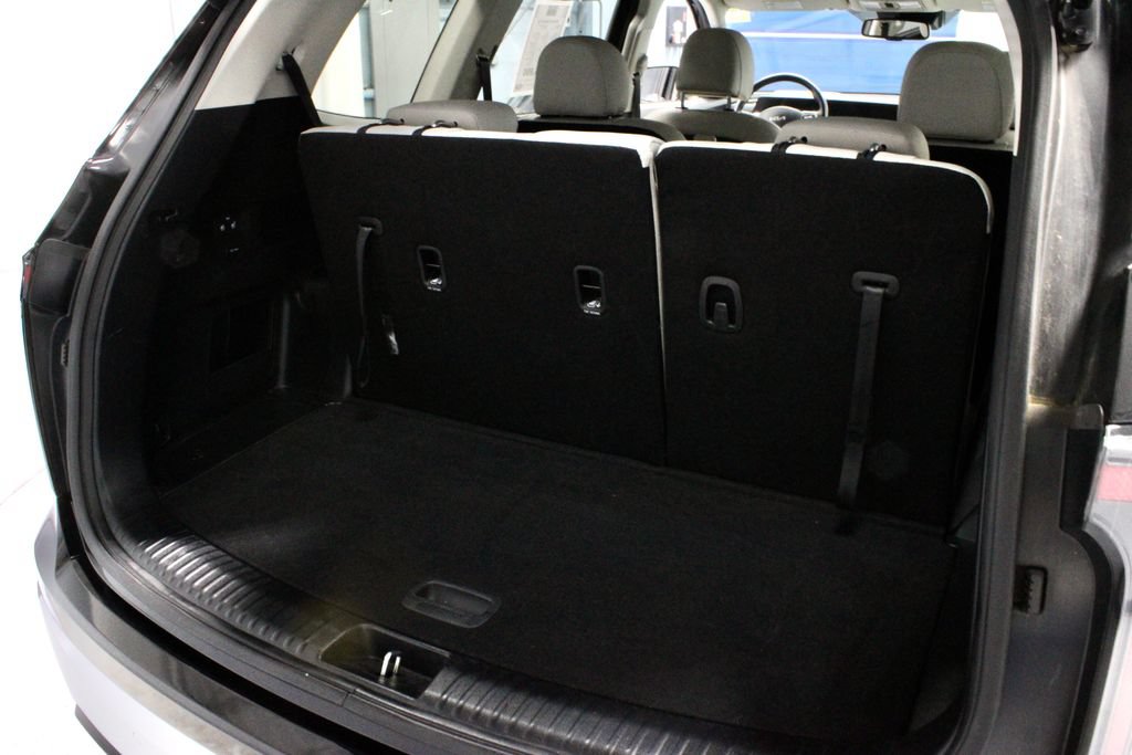 Used 2024 Kia Telluride EX w/ EX Captain's Chair Package FWD image 15