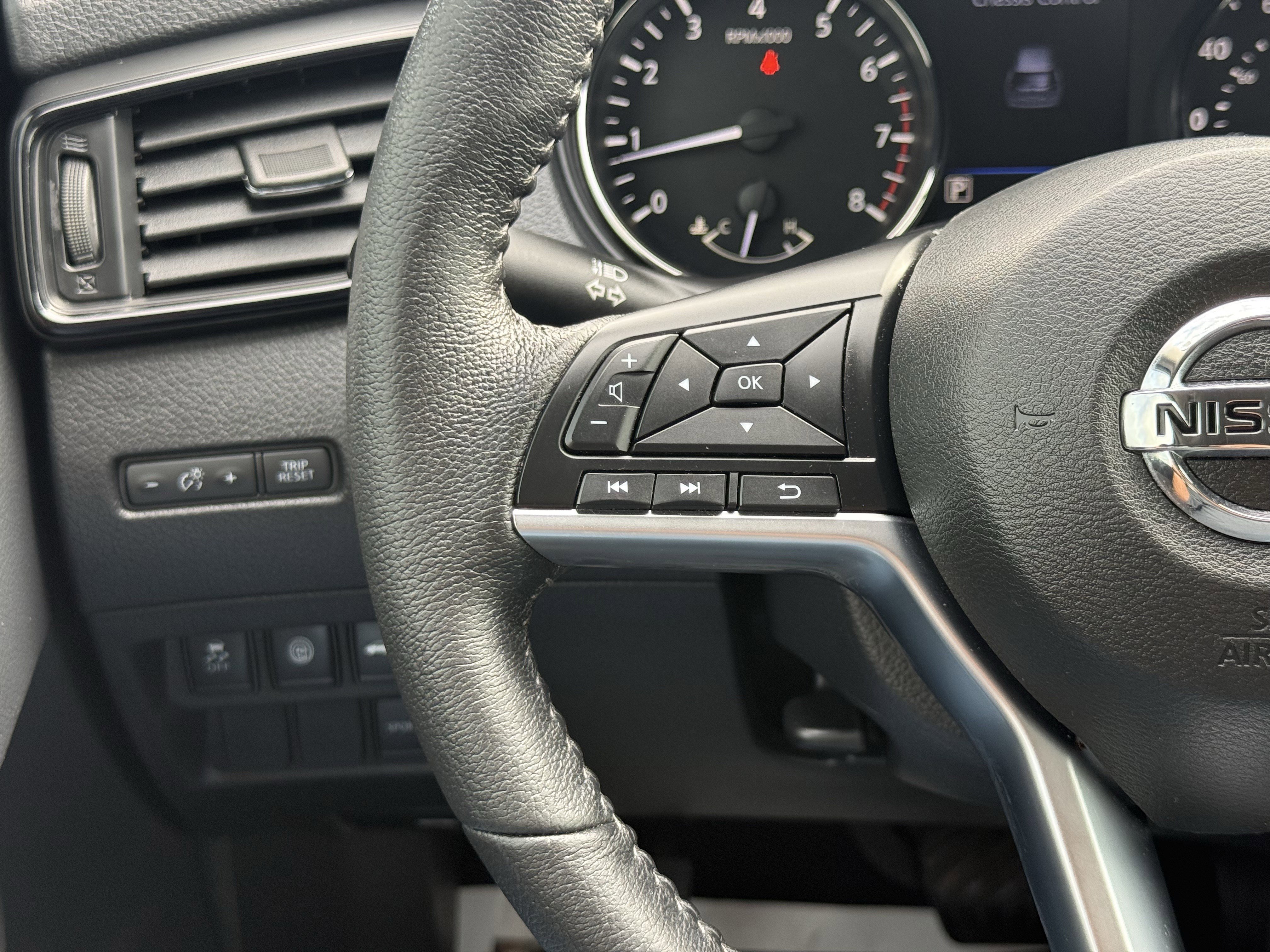 Used 2020 Nissan Rogue SV image 24