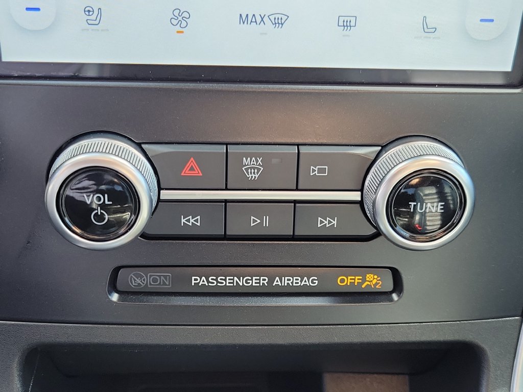 Certified 2024 Ford Edge SEL w/ Sport Appearance Package AWD/4WD image 30