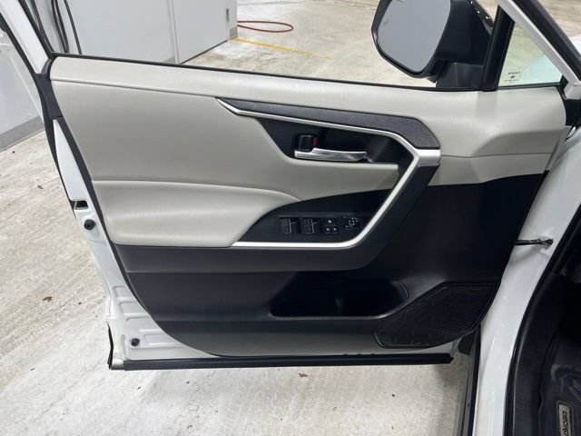 Used 2022 Toyota RAV4 XLE AWD/4WD image 25